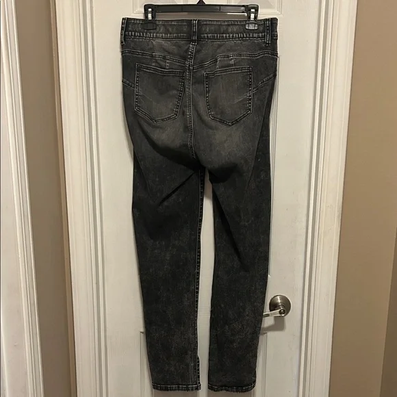Black Acid Wash Bombshell Straight Jeans - Picture 2 of 6
